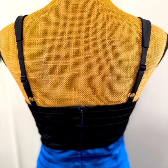 Elegant Women's BCBG Maxazria Blue and‎ Black Cocktail Dress Size 06 Slim fit - Picture 4 of 11